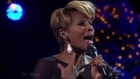Mary J. Blige with Jennifer Nettles - Do You Hear What I Hear? (live on CMA Country Christmas)